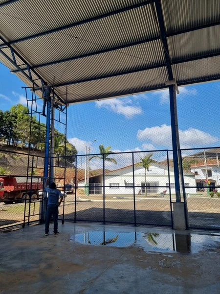 Rede de segurança para quadra de futebol
